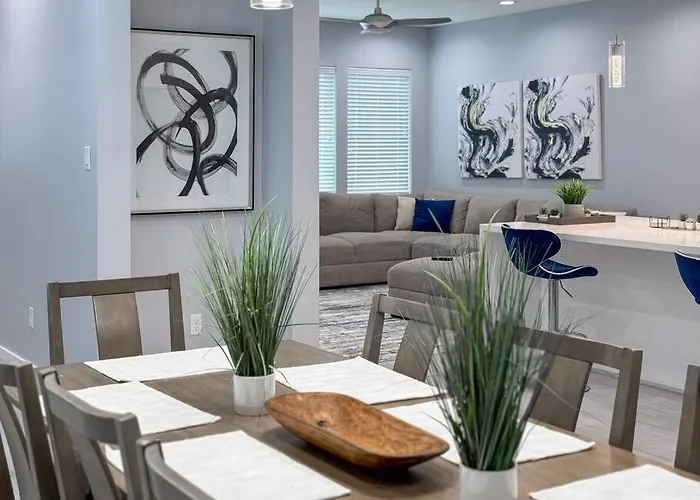3-Story Downtown Houston Getaway