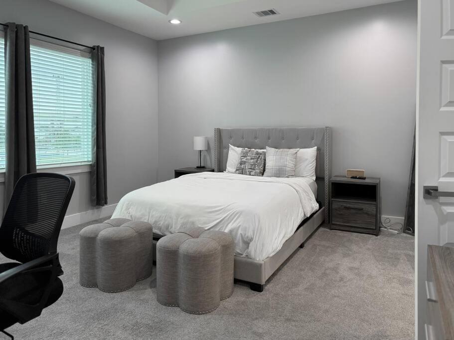 3-story Downtown Getaway Holiday home *